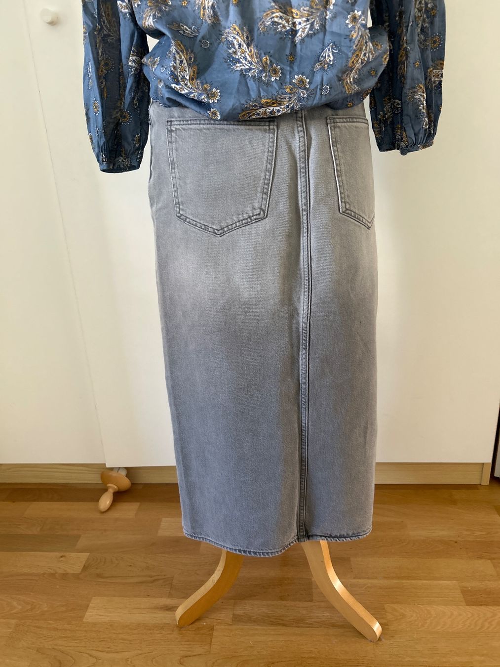 Arket Gonne: Arket Jeans Midi  Skirt.  Gr.36 – Usato da Feuerthalen venduto da Anna_Swift 7