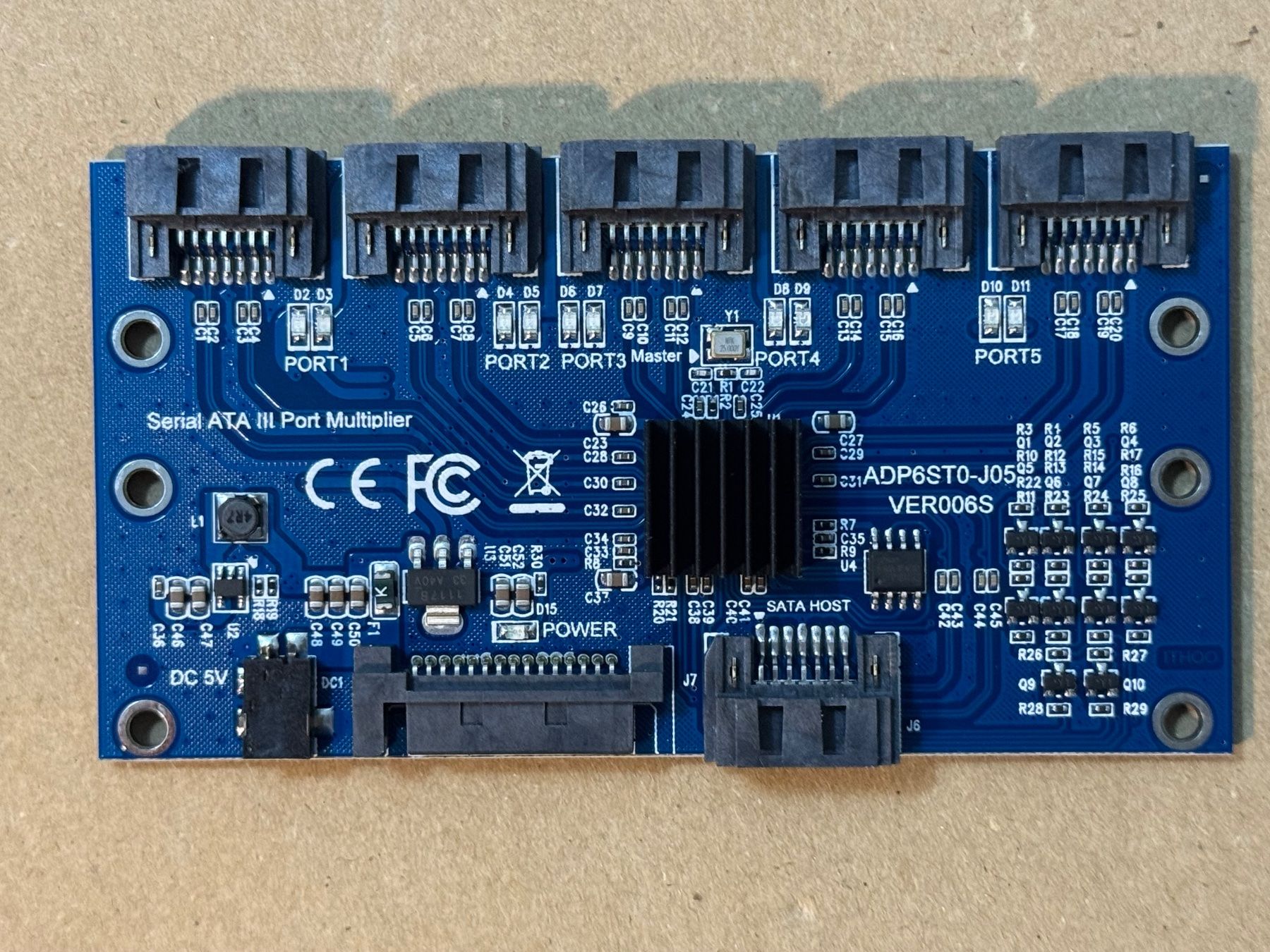 Unità & Adattatore: SATA III port splitter 1 => 5 – Nuovo (secondo la descrizione) da Vevey venduto da souris14