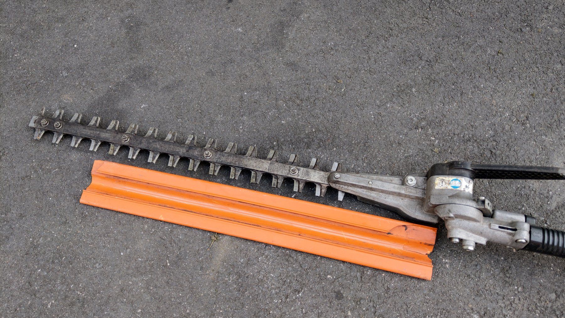 Stihl Tutti gli attrezzi: Stangenheckenschere Stihl HL 100 K – Difettoso da Bern venduto da ksliqbe 2