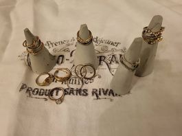 Ringe und Ohrringe