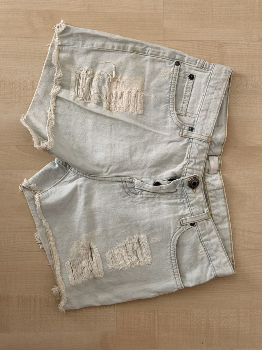Jeans: Hellblaue Heartless Jeans Jeansshorts – D'occasion à Neerach par lar_tkp2