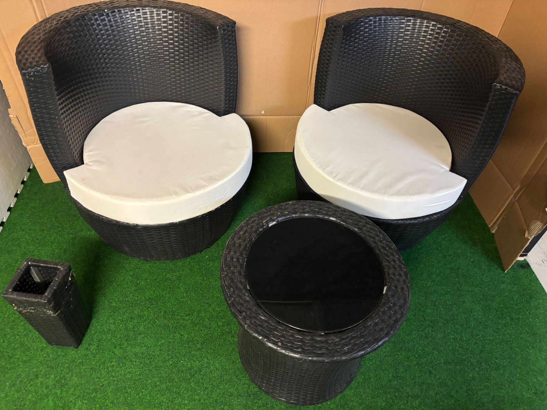 Set di tavolo e panche: Lounge – Usato da Zug venduto da Biki72