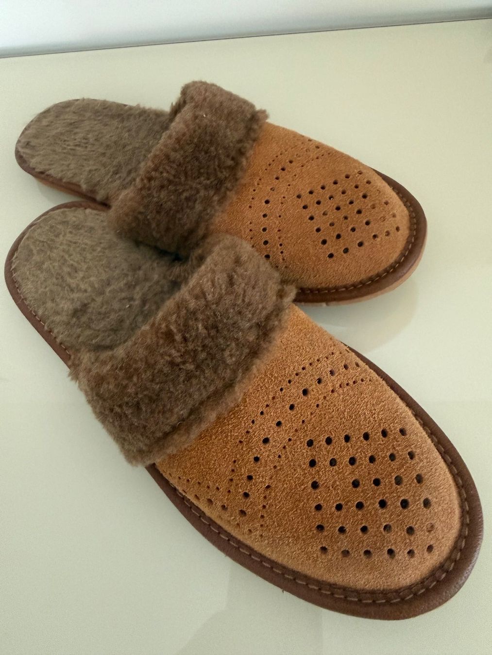 Scarpe da donna: DAMEN HAUSSCHUHE SCHAFFELL GR.39 – Usato da Steg im Tösstal venduto da goldlionfree