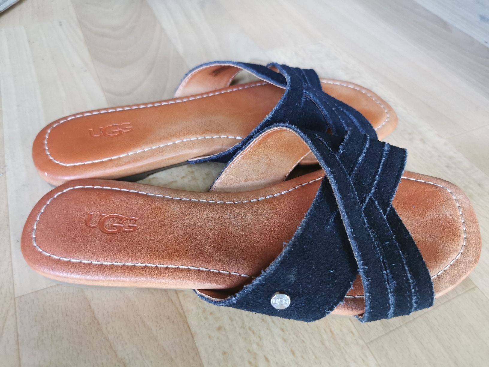 Ugg Damenschuhe: UGG Damen Schuhe Gr 37. – Gebraucht aus Schlieren von vlalif 1
