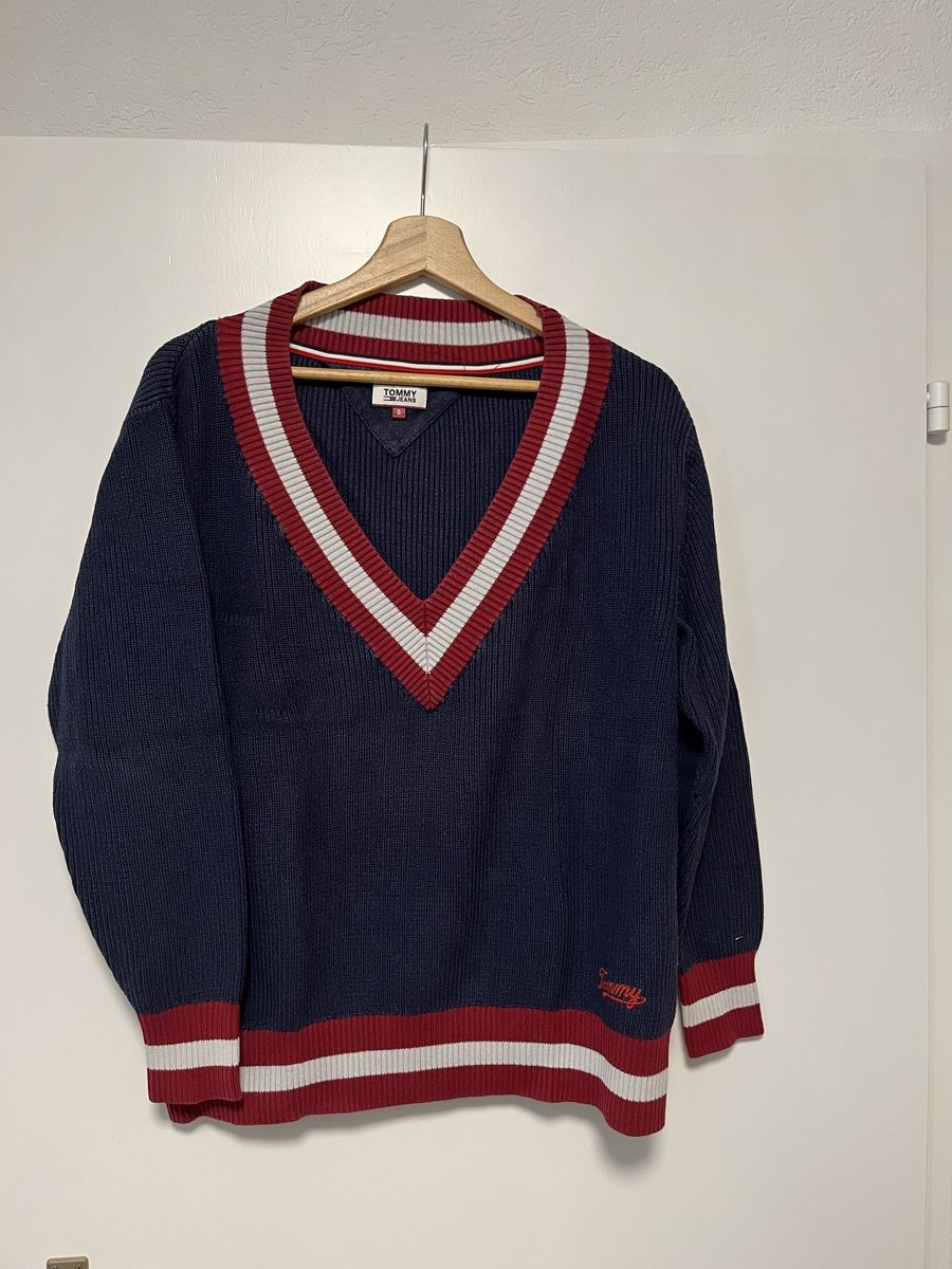 Tommy Hilfiger Pulls & Sweat-shirts: Tommy Jeans Pullover mit V-Ausschnitt (Gr. S) – D'occasion à Ottenbach par yas_9yth