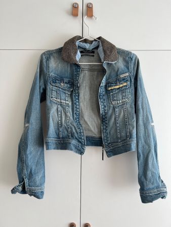 Jeansjacke von Scotch & Soda mit abnehmbaren Perlen-Kragen