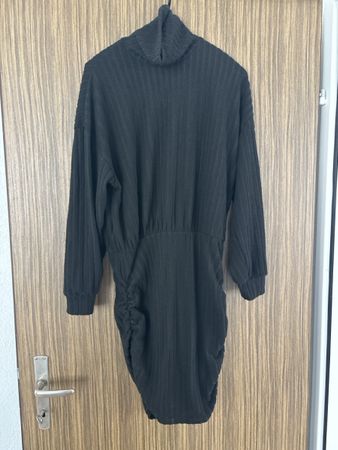 Strickkleid schwarz gerippt Rollkragen Grösse M