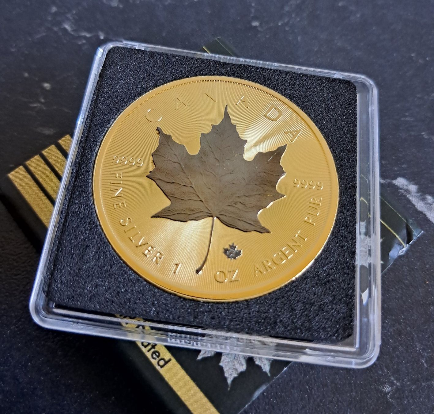 Tutti le monete: 1 OZ Silber Maple Leaf 2021 inkl Gold plated – Nuovo e nell'imballaggio originale da Weinfelden venduto da shopping-island