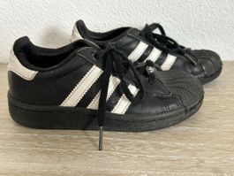 Schwarze Adidas Superstar, Grösse 30, Top für den Frühling