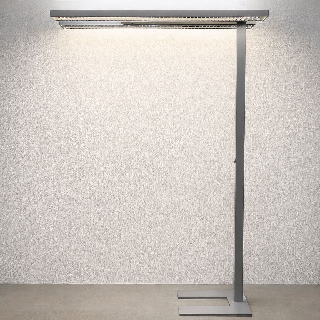Lampen: Stehleuchte Trilux – Gebraucht aus Pratteln von Balbii