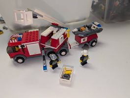 LEGO City 7239 Feuerwehrlöschzug mit Drehleiter und Boot