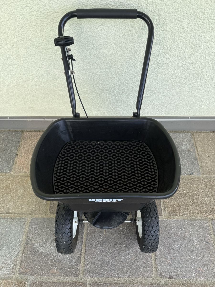 Altro in Utensili da giardino: Streuwagen Hecht 229 – Usato da Schneisingen venduto da b-run 3