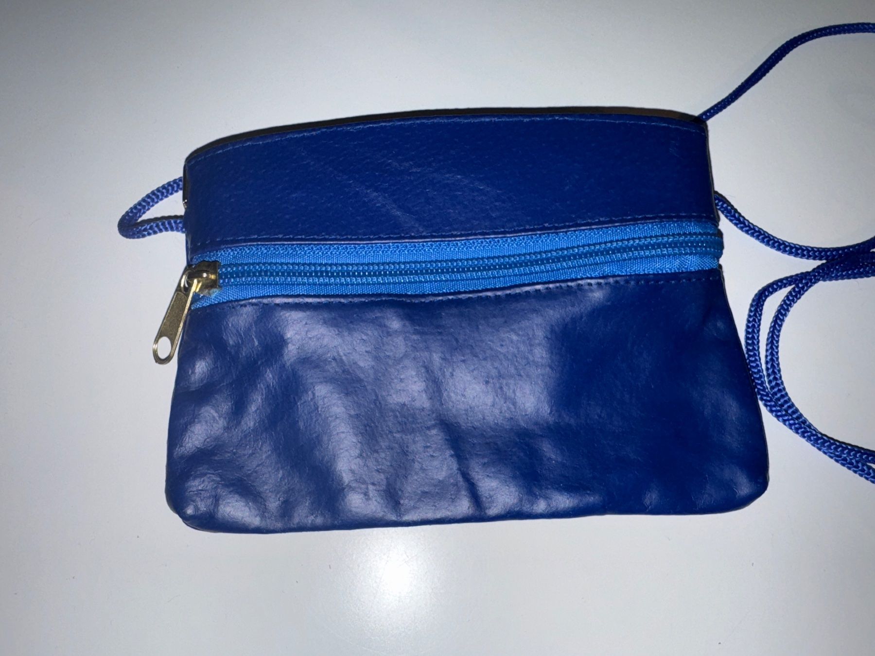 Borse da donna: Kleine blaue Tasche – Usato da Grosswangen venduto da shoes.bags.and.co