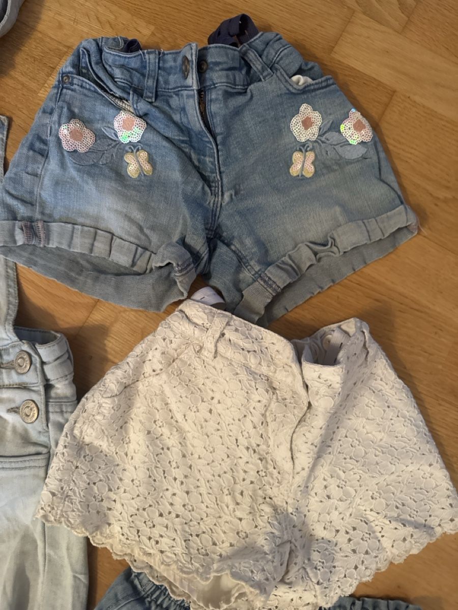 Pantaloni: 4 Shorts Mädchen 128 – Usato da Wädenswil venduto da dor_ddx7 2