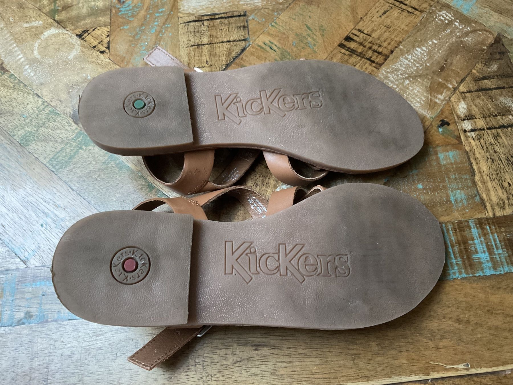 Kickers Chaussures filles: Kickers Ledersandale Gr.37 – D'occasion à Bachenbülach par Sybeco 5