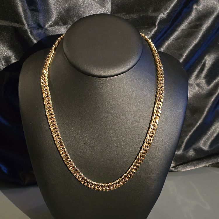 Chaîne signée JH, plaquée or, en maille cubaine. L 50cm. (Neuf (Voir ...