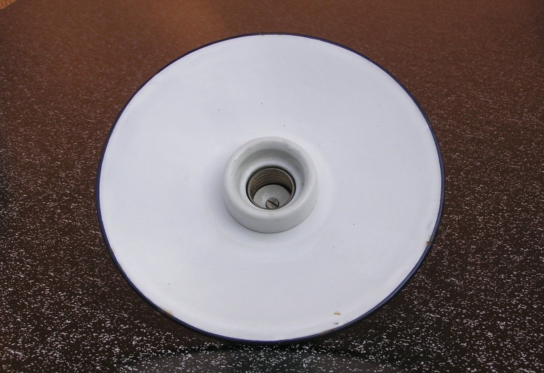 Kronleuchter & Deckenlampen: ALTE EMAIL DECKENLAMPE STALLLAMPE FLURLAMPE – Gebraucht aus Grenchen von Antique-hunter 1