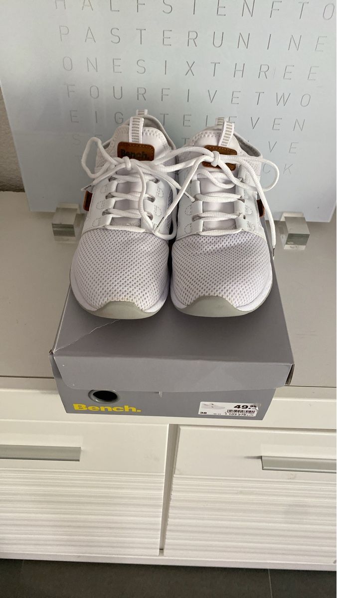 Bench Chaussures filles: Baskets Bench blanches taille 38 – D'occasion à Grenchen par O.r.i.g.
