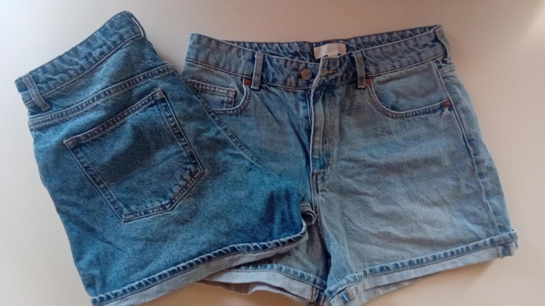 H&M Jeans: 2x Jeans Shorts H&M Gr. 40 – Usato da Salez venduto da Robe12 2