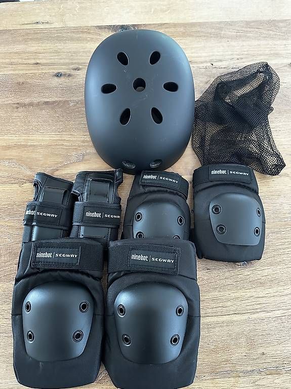 Protections: Kit de protection genou, coude, poignet, tête  – D'occasion à Fribourg par bmz3