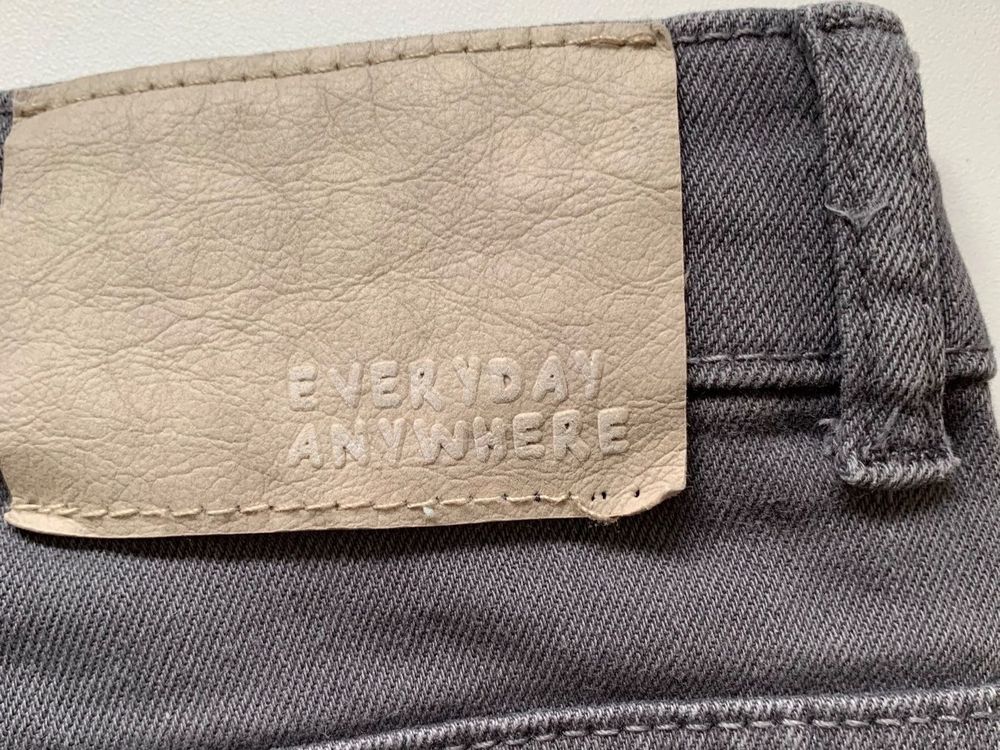 Zara Hosen: kurze graue Jeanshose / Hot Pants Grösse 11-12 (152cm) – Gebraucht aus Aarau von REVIVI 4