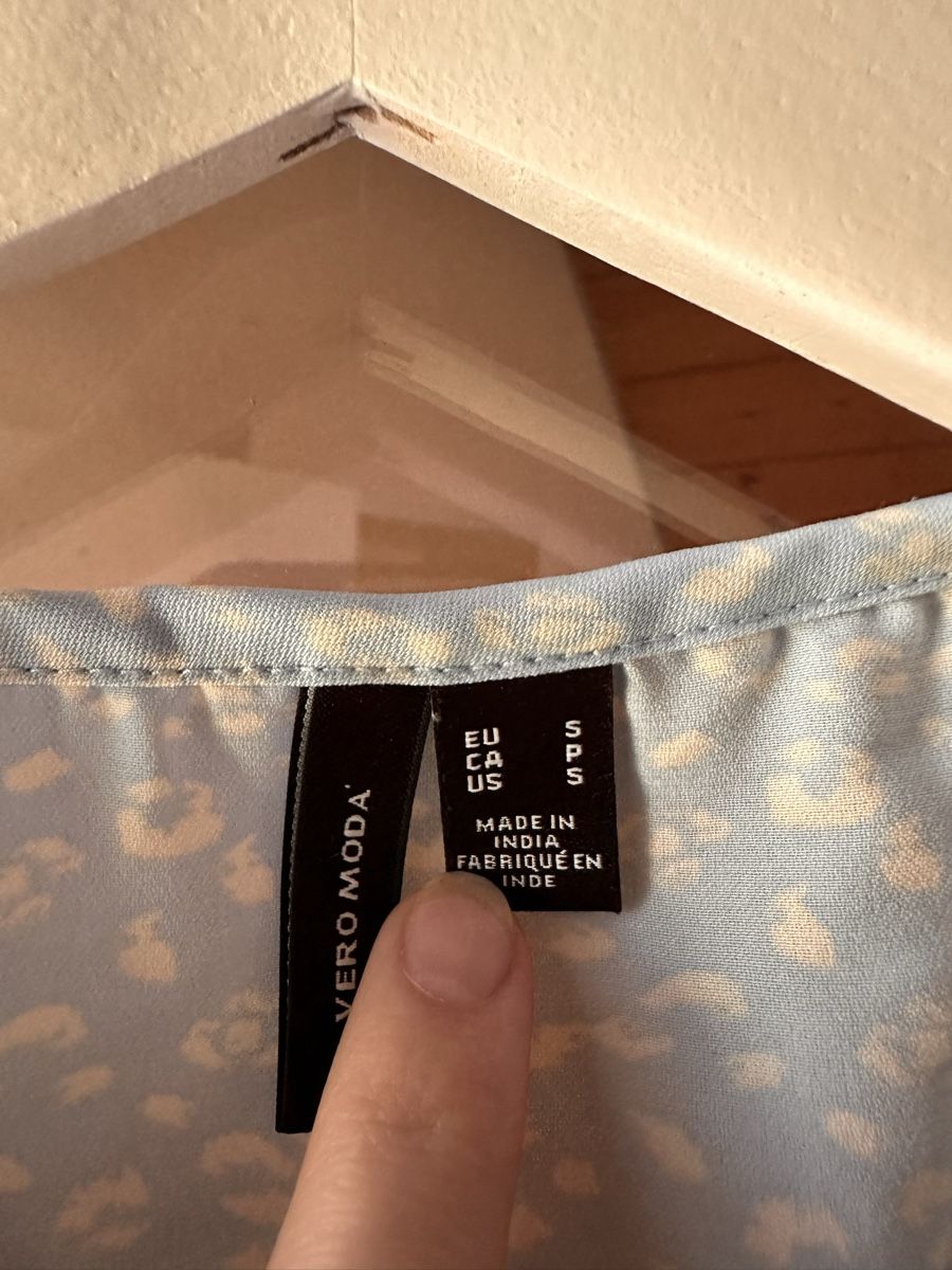 Vero Moda Top: Vero Moda Wrap Top, Pale Blue Floral – Nuovo (secondo la descrizione) da Zürich venduto da BettinaMarie2308 1