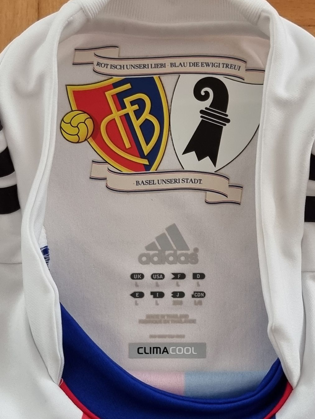 FC Basel Canottiere & Pantaloni: FC Basel 2012-2013 Auswärtstrikot – Usato da Suhr venduto da SariLacivert1907 2