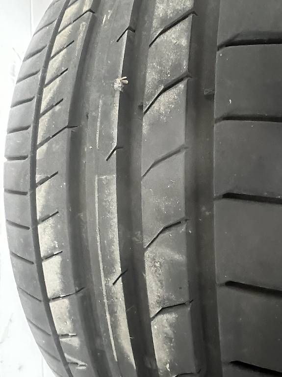 Pneus & Kompletträder: Sommer Reifen Continental 235/35/19 – Gebraucht aus Regensdorf von arm_2cb9 2