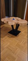 Couchtisch Äschen-Holz mit blauer Epoxidharzfüllung 