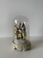 Weihnachtliche Dekoration mit Musik und Licht