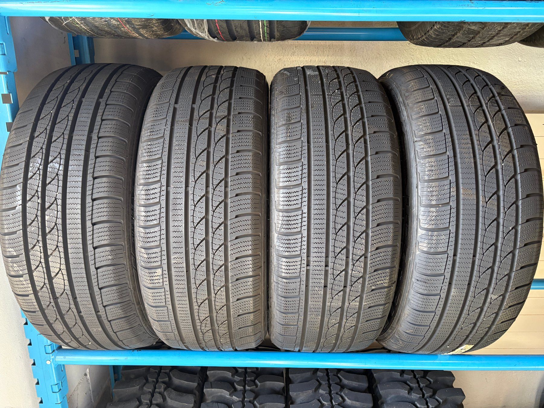 Pneus & Kompletträder: Winterreifen 215/55 R17 – Gebraucht aus Kaltbrunn von Steoli74