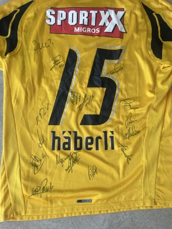 Maillot/Trikot BSC Young Boys Bern XL #15 HÄBERLI autogramm