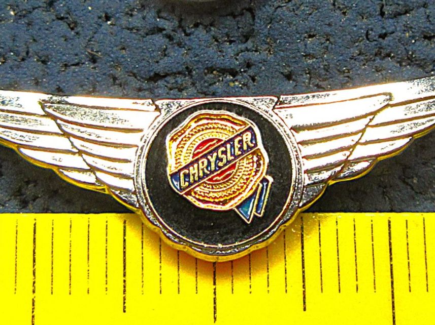 Chrysler Placchette & Badge: CHRYSLER US-CAR AUTO LOGO SCHMUCK-PIN MIT SECURITY-CLIP SILB – Usato da Ettingen venduto da Hausi4711 1