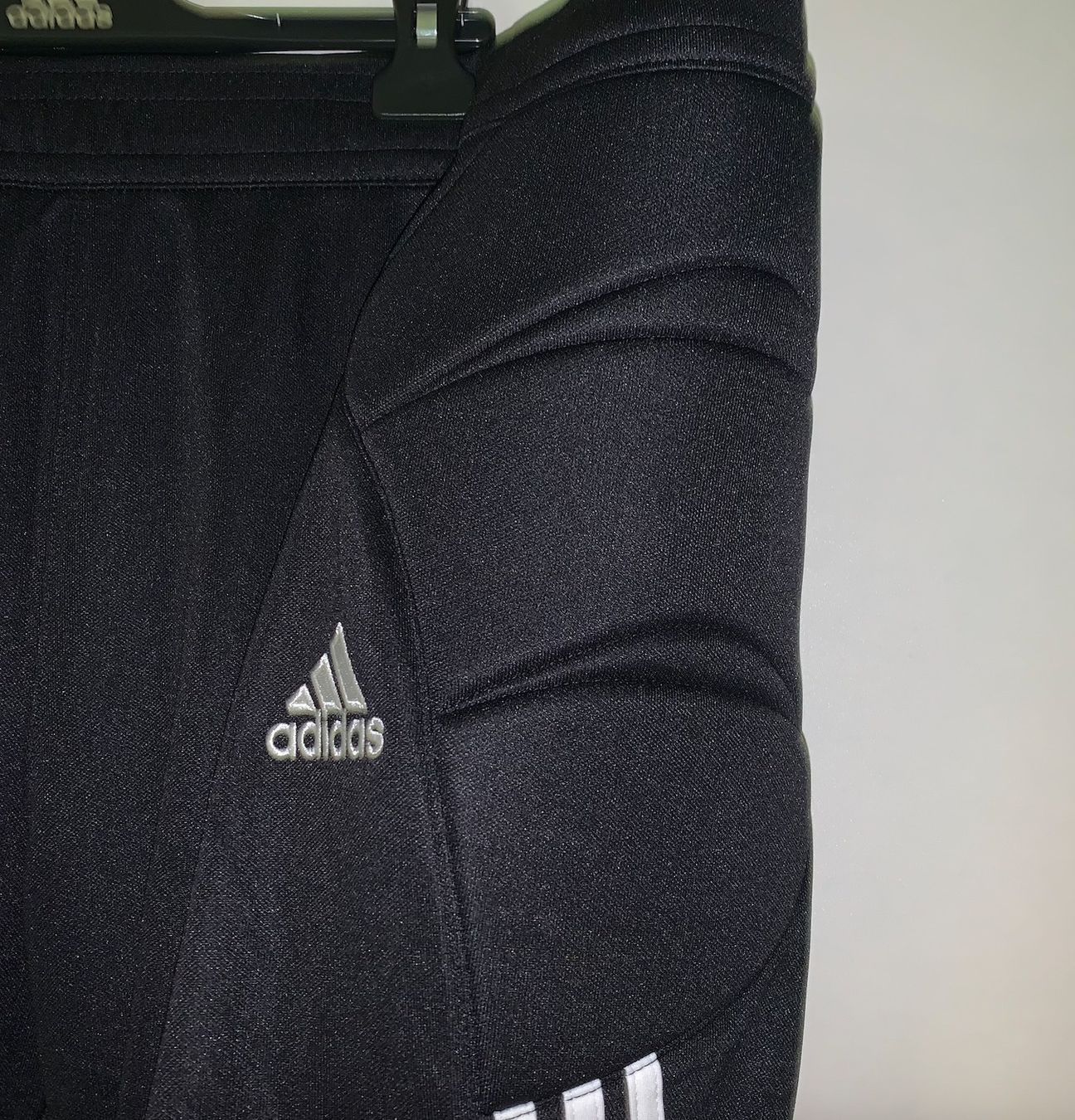 Adidas Pantaloni: adidas Tierro Torwarthose Schwarz Neu – Nuovo (secondo la descrizione) da Kriens venduto da saleworld 1