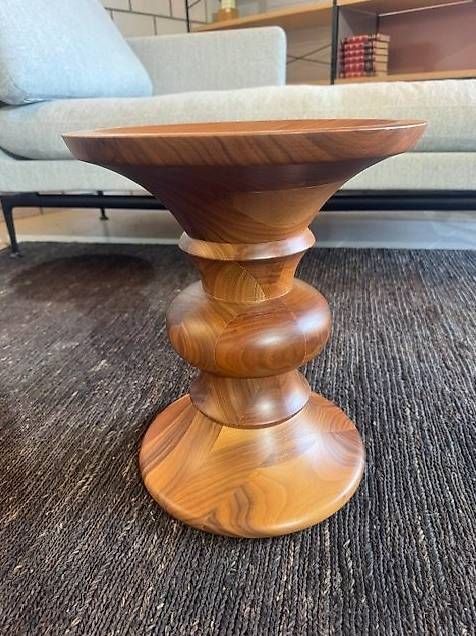 Vitra Hocker: Vitra Eames Stool Model B  Massivholz Nussbaum – Gebraucht aus Zollikofen von OberliAG 2