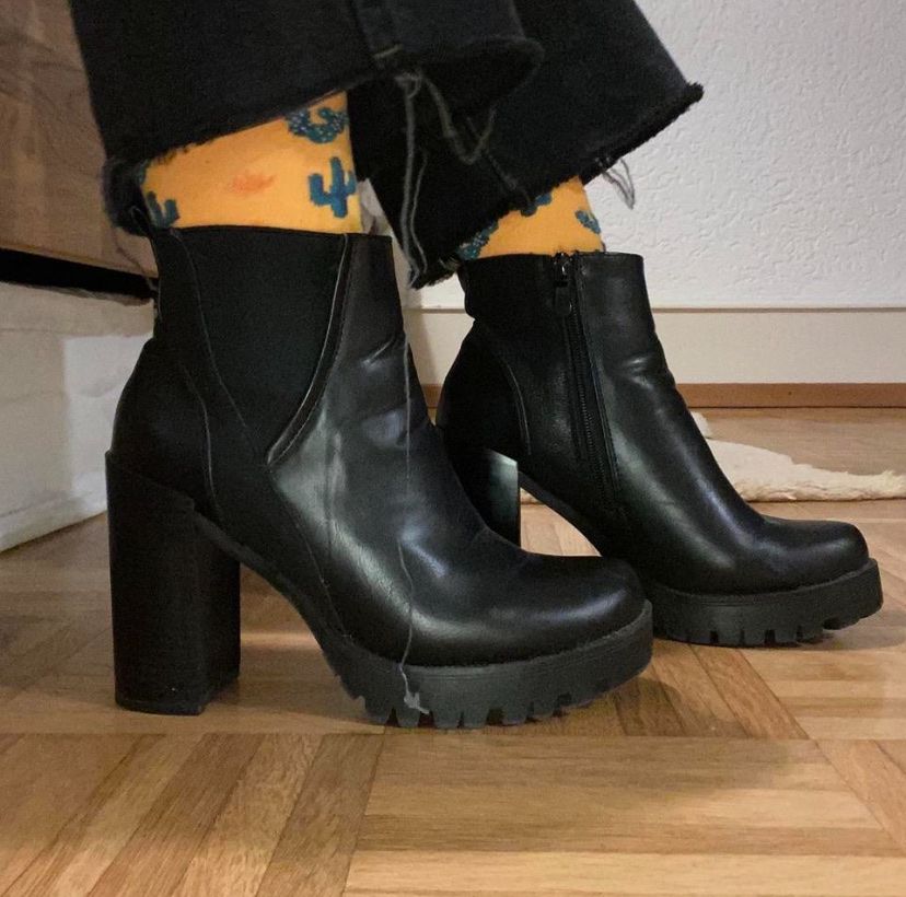 Scarpe da donna: Schwarze Stiefeletten mit Absatz, Grösse 37 – Usato da Bern venduto da rah_fpy5 1