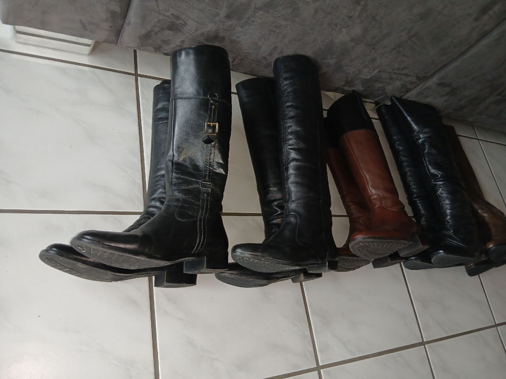 Scarpe da donna: 6 Paar Stiefel Grösse 39 – Usato da Bäch SZ venduto da Retroandy 2