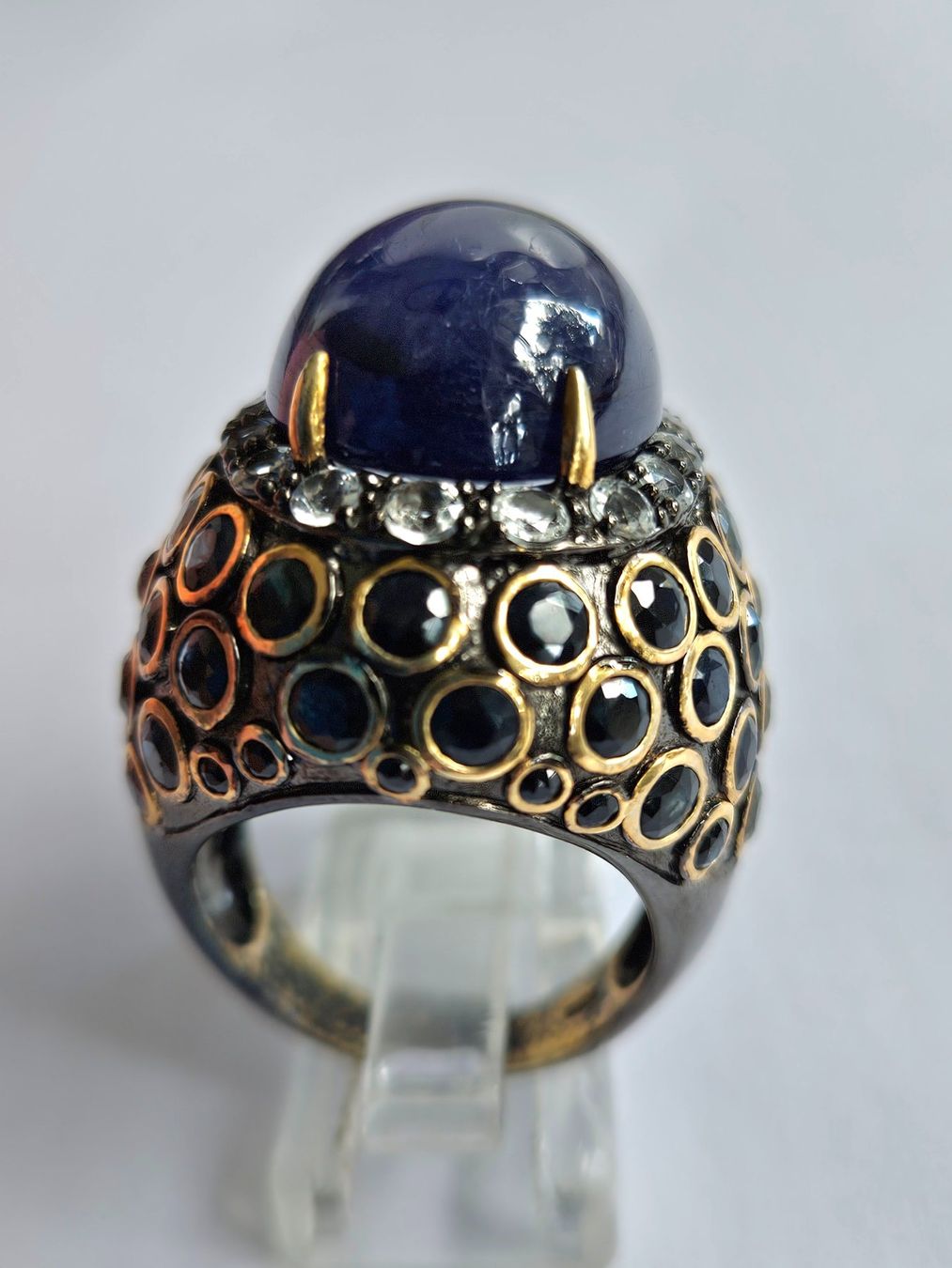 Anelli: Edler Ring mit grossem blauem Sternsafir – Nuovo (secondo la descrizione) da Zürich venduto da Bieter04