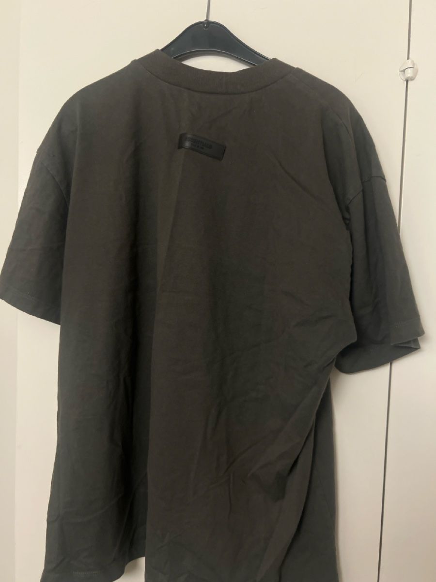 T-shirts: essentials t shirt – D'occasion à Bern par fen_7rn8