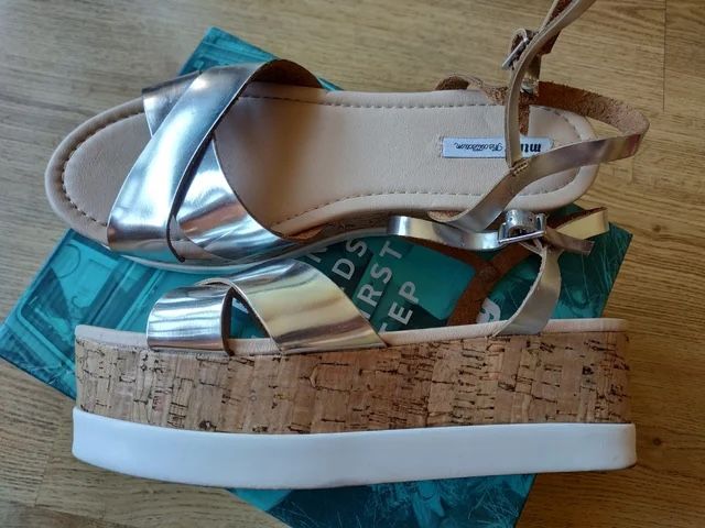 Scarpe da donna: Silberne Plateausandalen – Nuovo (secondo la descrizione) da Bachs venduto da jok_8p6r