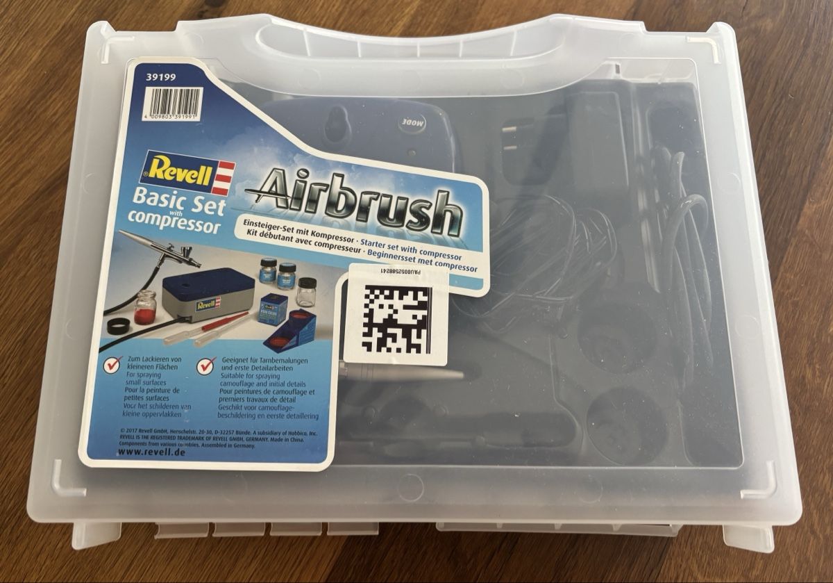 Revell Tutti gli attrezzi: Revell Airbrush Basic Set mit Kompressor – Usato da Münchenbuchsee venduto da Laedi98