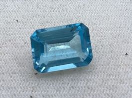 Natürlicher blauer Topas mit Zertifikat