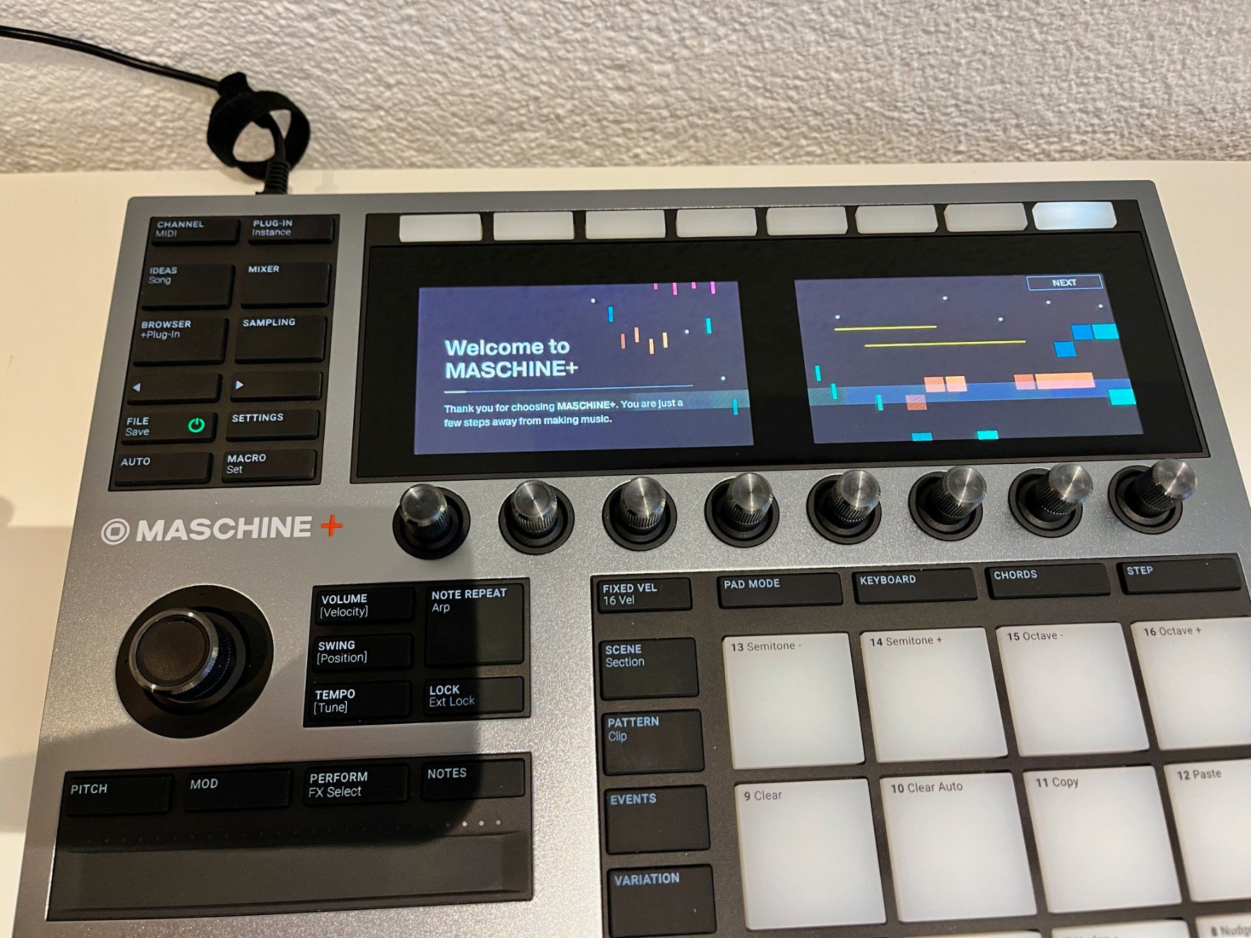 Native Instruments Instruments de musique: Native Instruments Maschine Plus – D'occasion à St. Ursen par Stepz 6