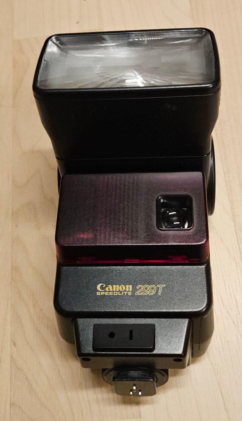 Canon Fotocamera: Canon EOS 10 Obj.35.135mm Blitz Can.Speedlite 299T – Usato da Zwillikon venduto da Funfun 3