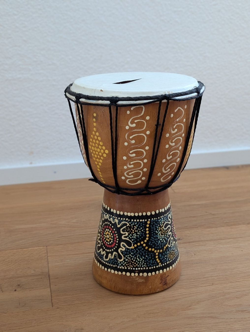 Tutte le decorazioni: Djembe Trommel, Handbemalt – Difettoso da Hinwil venduto da Marroe 1