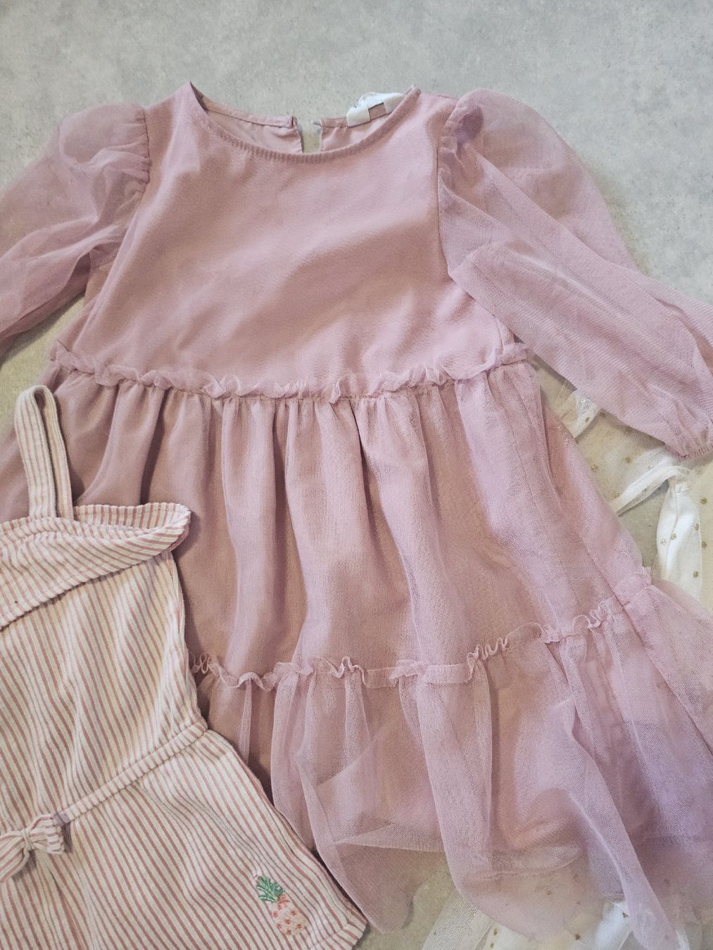 H&M Lotti & Set di vestiti: Lot de 3 robes & barboteuse taille 92 – Usato da Sornetan venduto da T.a333 3