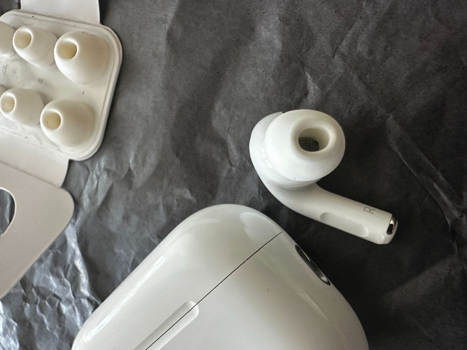 Apple Casques audio: Apple AirPods Pro 2, Lightning Anschluss – D'occasion à Stäfa par deebeecee 1
