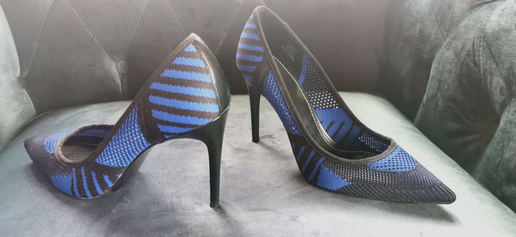 Scarpe da donna: Blau - Schwarze Pumps Grösse 40, neu – Nuovo (secondo la descrizione) da Au SG venduto da farbdesign 1