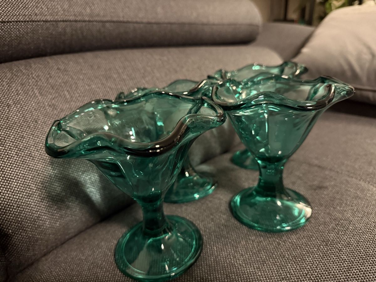 Bicchieri: 4 schöne Glaceschalen aus Glas – Usato da Buchs SG venduto da and_d8tp 9