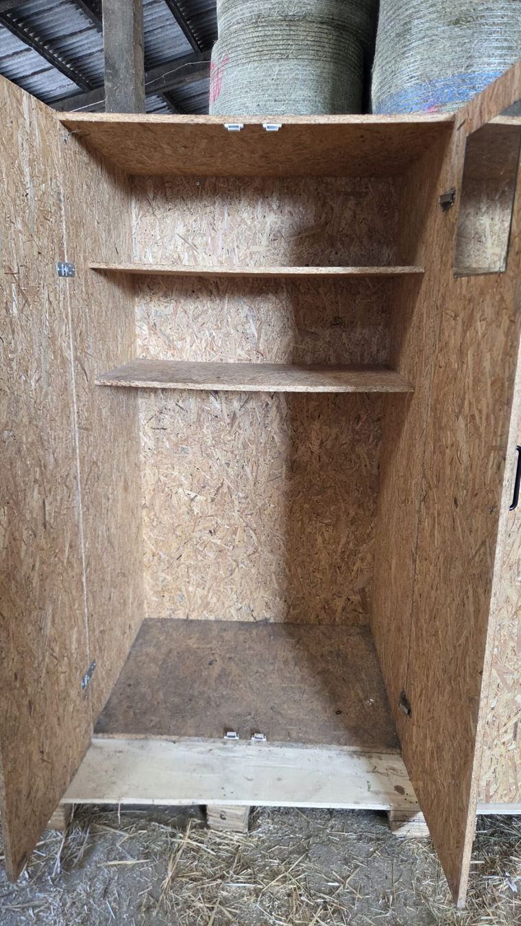 Armoires: Sattelschrank Pferde – D'occasion à Weisslingen par Pidilexion